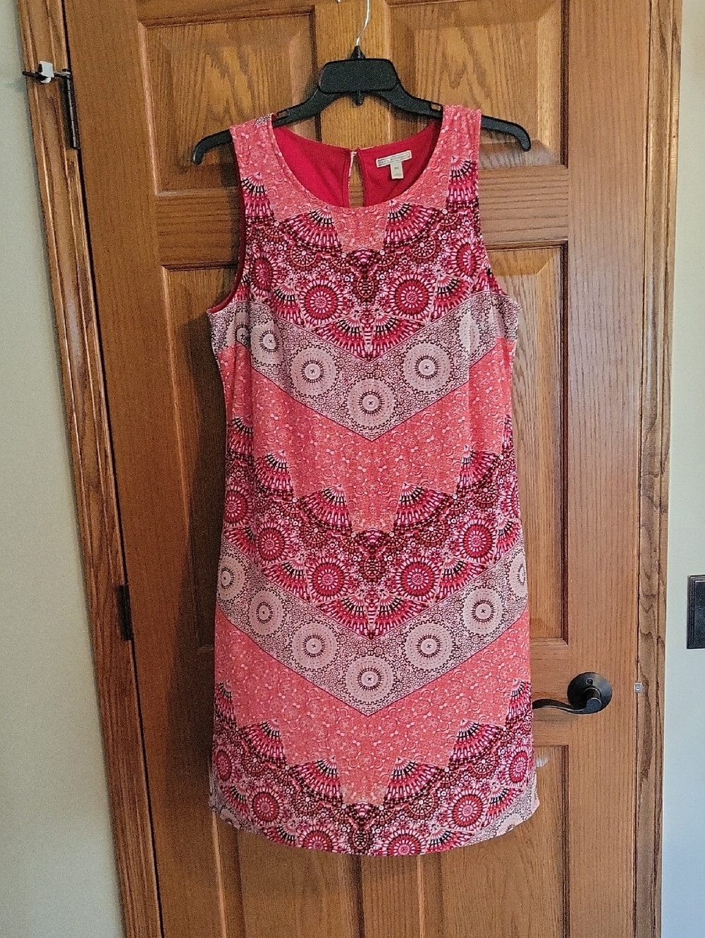 Dana Buchman Red and Coral Printed Sleeveless Shift Dress